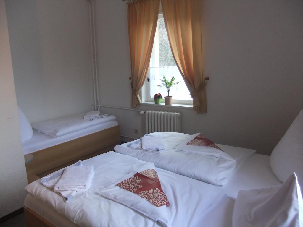 Zur Edlen Krone Neuhausen  Ruang foto